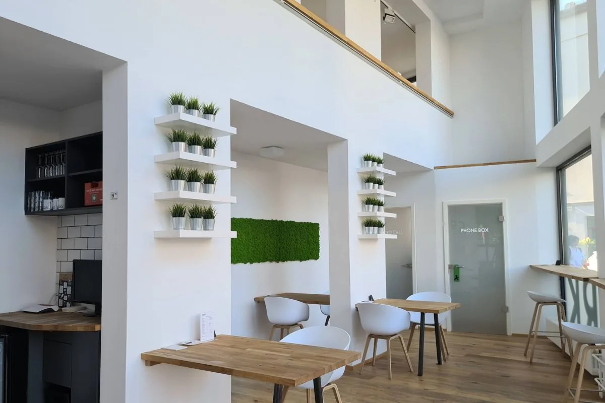 Lounge-Bereich des COWOS Coworking-Space in der Kolonnenstraße 8, Berlin